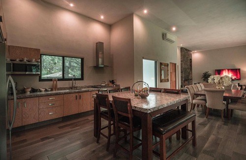 Santiago House | Quinta Esmeralda