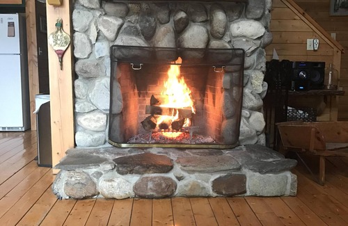 North Anson House | Quintessential Maine Log Home with Private Shore. Stone Fireplace.Pet Friendly!