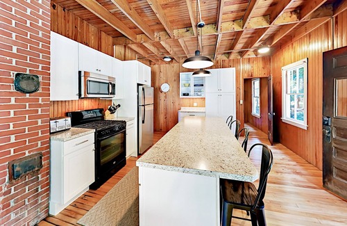 Friendship House | Quintessential Maine Green Gables Oceanfront Cottage w/Secluded Beach