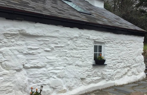 Morfa Bychan Cottage | Quirky cottage for two near coastal footpath at Borth y Gest
