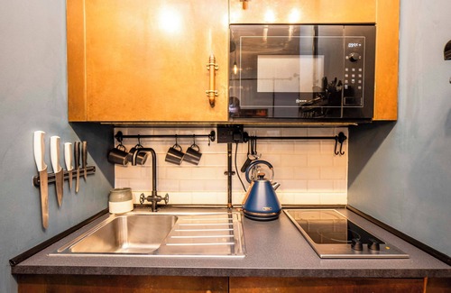 Camberwell Green Apartment | Quirky Harry Potter Themed Family Studio Apartment