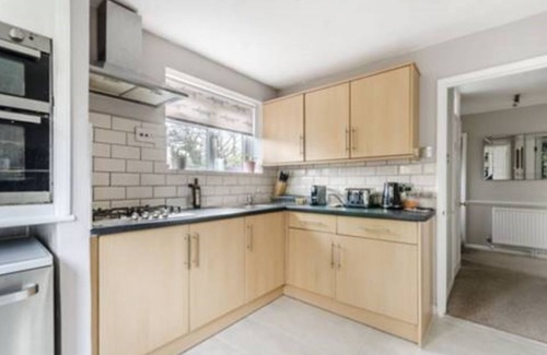 Hampton Wick Apartment | Quirky & Private 2 Double Bed apartment with stunning Private Garden in Kingston