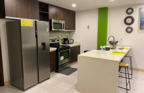 Saint Andrew Apartment | Quite and stylish with 24 hour security. Also very central
