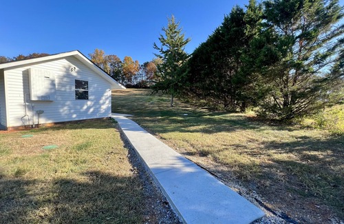 Rockford Cottage | Quite Comfy Tiny Home in Rockford #TinyRock