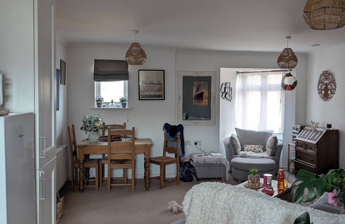 Hythe Apartment | Quite location near to the canal