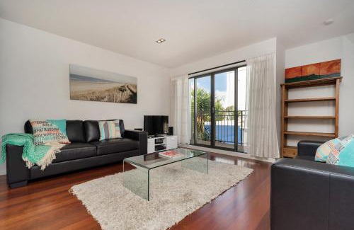Freemans Bay Apartment | QV Modern 3 Level Sunny Townhouse (640)