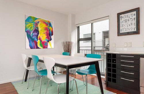Freemans Bay Apartment | QV Modern 3 Level Sunny Townhouse (640)