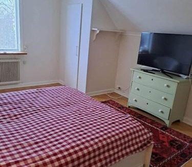 Grycksbo Apartment | Röda villan