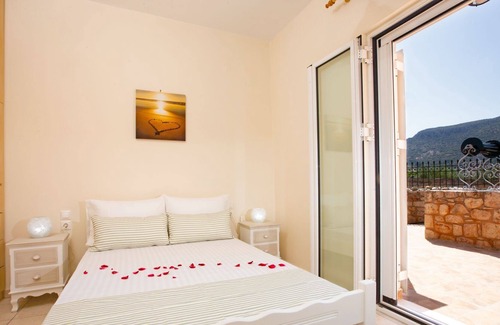 Papadhianika Villa | R 1444 Residence Village View with Fireplace, Central Heating & Mountain View.