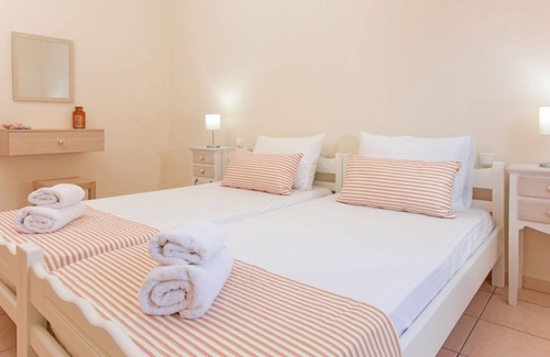 Papadhianika Villa | R 1444 Residence Village View with Fireplace, Central Heating & Mountain View.