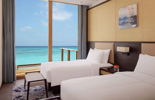 Huruelhi Island House | R 1656 Radisson Blu Resort Maldives