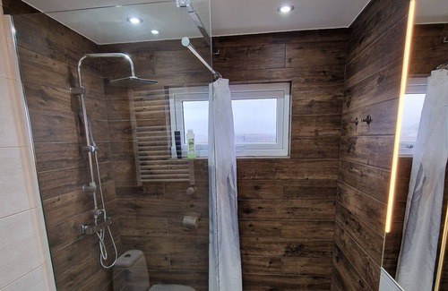 Grindavik House | R&J Guesthouse