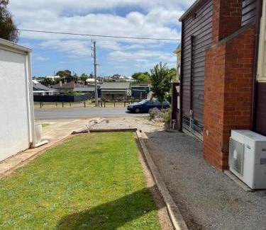 Maryborough House | R&R Blue Diamond Luxury Studio Maryborough, Vic