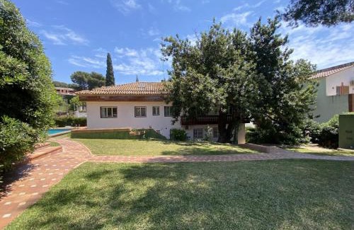 Segur de Calafell Apartment | R161 Villa França 2 piscinas, jardín, tenis