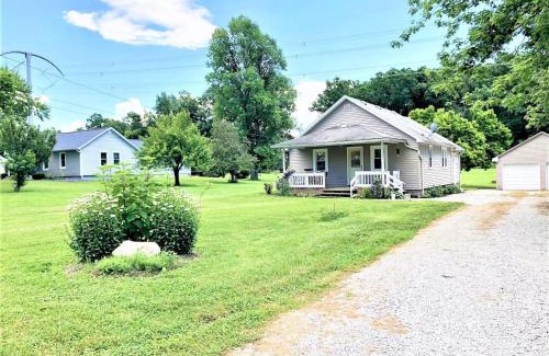Fort Wayne House | Rabus GIANT Yard and Parking Nature Shopping