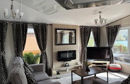 Tattershall House | Rachels Luxury Tattershall Hot Tub & Fishing Retreat