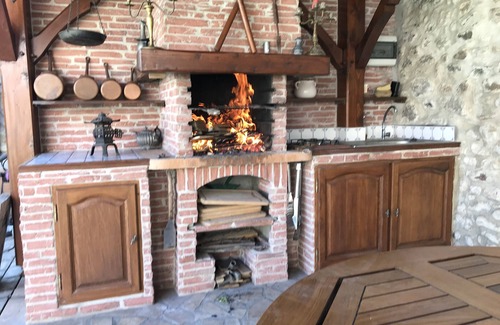 Saint-Vincent-de-Mercuze Bed & Breakfast | Rachmaninov room, antique style