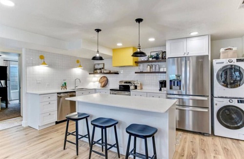 Orem Condo | Radiance Retreat | Massage* | Central | Kitchen