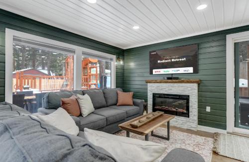 Woodland Park House | Radiant Retreat - Upscale Hot Tub BBQ
