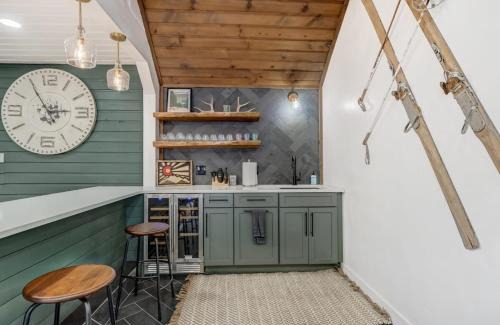 Woodland Park House | Radiant Retreat - Upscale Hot Tub BBQ
