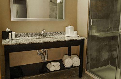 Leduc Hotel | Radisson Hotel Edmonton Airport
