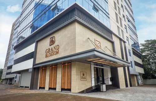 Malad West Hotel | Radisson Mumbai Goregaon