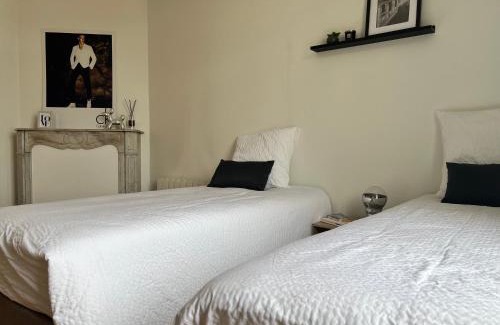 Bapaume Apartment | Raffiné - Literie haut de gamme - Parking Gratuit - Central - WIFI rapide