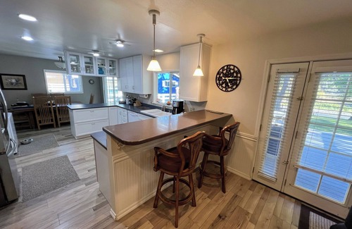 Montague House | Rafting Paradise! Klamath River-front Retreat in Breathtaking Copco Valley