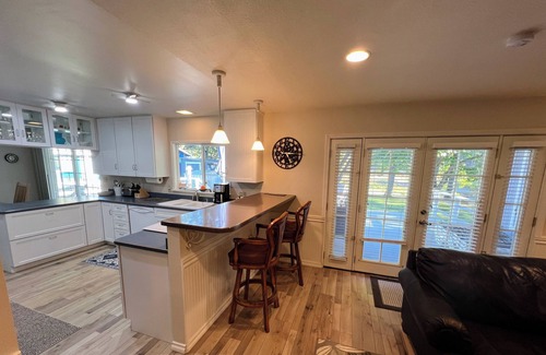 Montague House | Rafting Paradise! Klamath River-front Retreat in Breathtaking Copco Valley