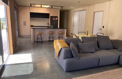 Raglan House | Raglan. A new treat on Rangitahi peninsula watching Raglan at its best.