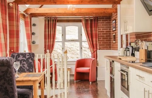 Little Stretton Cottage | RAGLETH PLACE LODGE, pet friendly, with open fire in Church Stretton