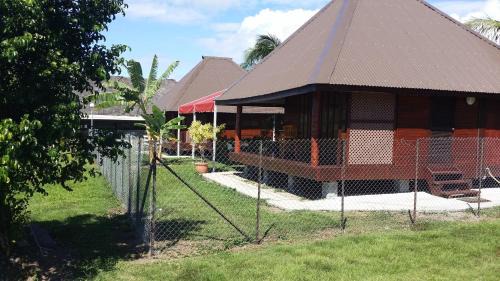 Uturoa House | Raiatea Airport Bungalow