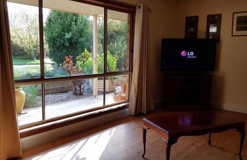 Porepunkah House | Rail Trail River House