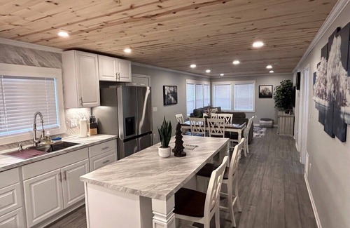 Bergland House | Railroad Street Retreat ~ Close to Trails 8 & 13!