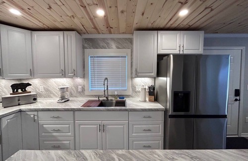 Bergland House | Railroad Street Retreat ~ Close to Trails 8 & 13!