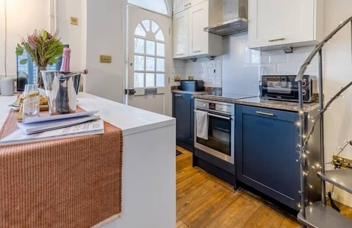 Whitstable Cottage | Railway Cottage - Stylish & Central Oasis in Whitstable