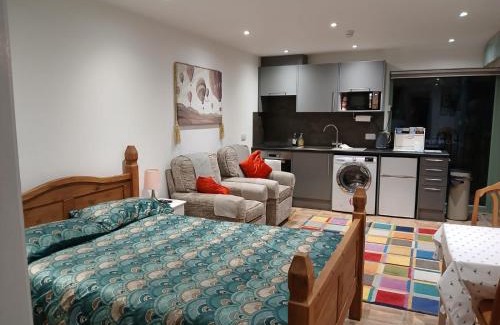 Kidderminster Apartment | Railway Retreat No4 Comberton Terrace