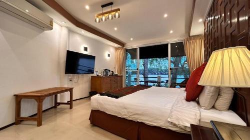 Bang Khla House | Rainbow Arokaya Holistic Longevity Wellness Resort - Riverfront Room 8