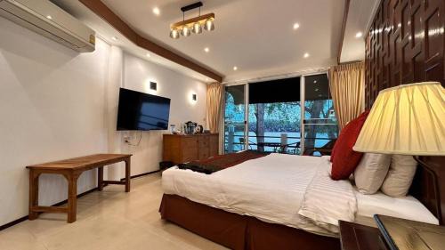 Bang Khla House | Rainbow Arokaya Holistic Longevity Wellness Resort - Riverfront Room 8