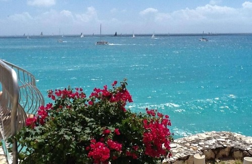 Maho Condo | Rainbow Beach Club 2 Bedroom Condo - Our Rose in Winter