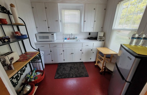 Cedarville Cabin | Rainbow Cabins (Pink Cabin #4)