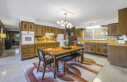 Dunnellon House | Rainbow River mid-century Estate Sleeps 22+ people and guarantees unlimited fun!