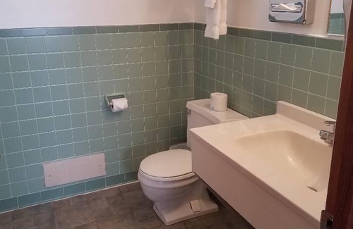 Valentine Hotel | Raine Motel