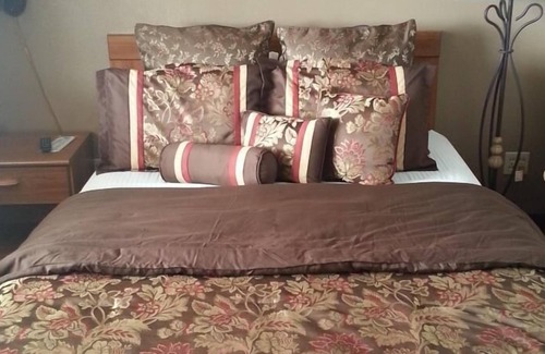 Valentine Hotel | Raine Motel