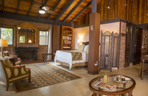 Jimenez Bed & Breakfast | Rainforest Inn