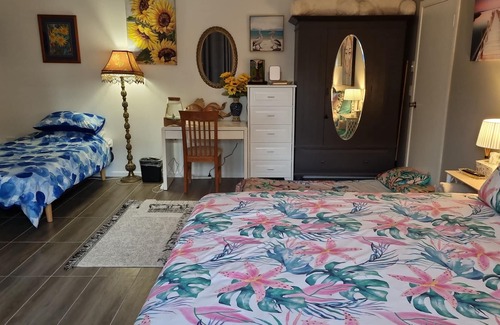 Maryborough House | Rainforest Retreat Opal Room