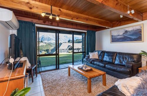 Windwhistle Apartment | Rakaia Gorge Views - Mt Hutt