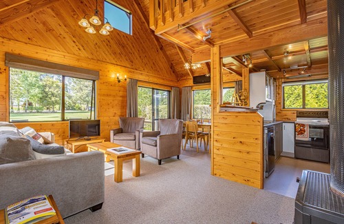 National Park Village House | Rakau – National Park Holiday Home