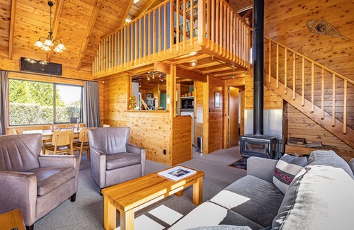 National Park Village House | Rakau – National Park Holiday Home