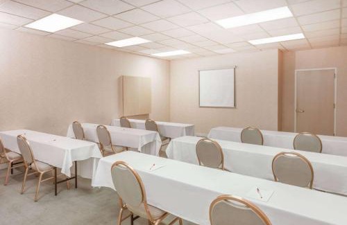 Hammond Hotel | Ramada by Wyndham Hammond Hotel & Conference Center